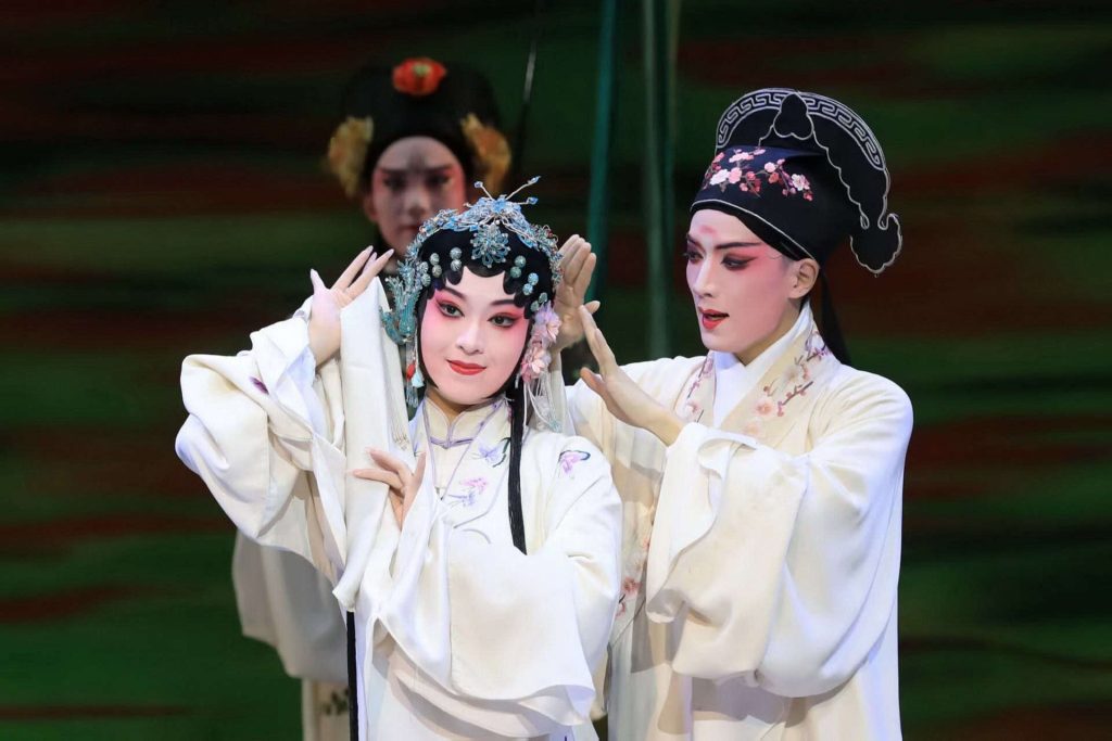 Tianleyuan Theater stage performance – Traditional Peking Opera and acrobatics show in Beijing