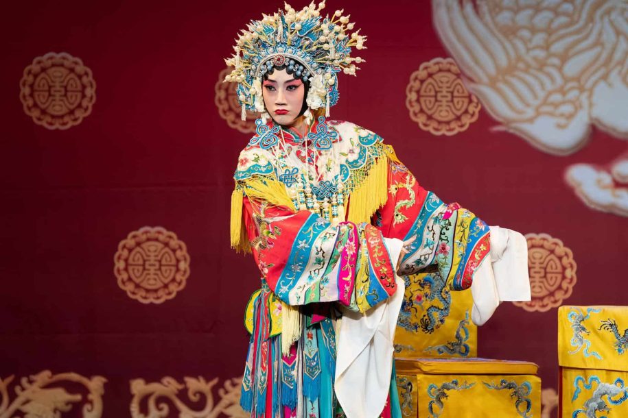 Tianleyuan Theater stage performance – Traditional Peking Opera and acrobatics show in Beijing